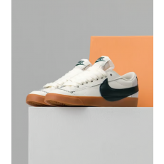 NIKE 나이키 빅로고 스우시 스니커즈