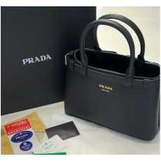 PRADA 프라다 레터링 로고 가죽 토드백