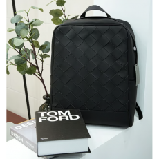 BOTTEGA VENETA 보테가베네타 빅인트레치아토 카프스킨 백팩