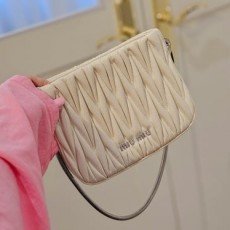 MIUMIU 미우미우 쌔씨 마테라쎄 나파 가죽 핸드백