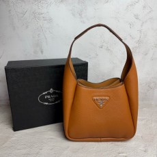 PRADA 프라다 도트백