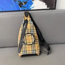 BURBERRY 버버리 삼각 힙색