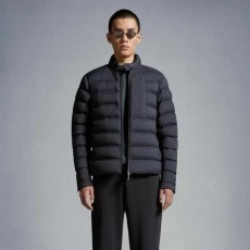 MONCLER 몽끌레어 경량구스 점퍼신상