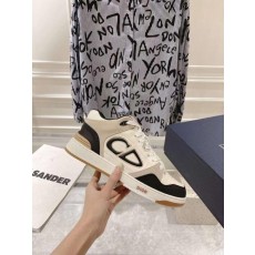 디* DI*R 24SS 미드탑 스니커즈블랙베이지 스웨이드