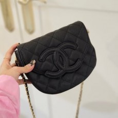 CHANEL 샤넬 반달플랩백 블랙 캐비어