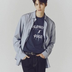 발**** × 구* 콜라보 레터링 티셔츠