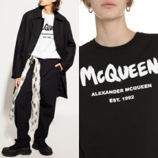 알*** 맥퀸 Graffiti 로고 티셔츠