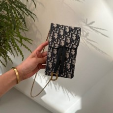 디* 오블리크 새들 클러치백 파우치