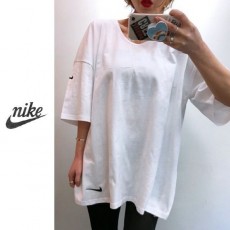 나** 양 트임 티