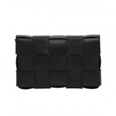 보** 맥시 인트레치아토 카세트백ㅡ 블랙ㅡ