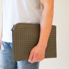 보** 카프스킨 도큐 클래식 클러치백