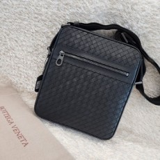 보** 인트레치아토 크로스백(최상급) 미듐짜임