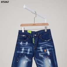 DSQUARED2 디스퀘어드2 남성 픽셀 자수 빈티지 워싱 데님 하프 팬츠