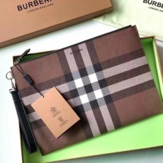 23SS 베이지 체크 로고 클러치