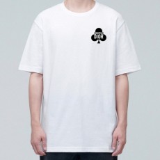 디* 세잎클로버 가슴 로고 티셔츠