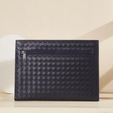 보** 인트레치아토 도큐먼트 클러치