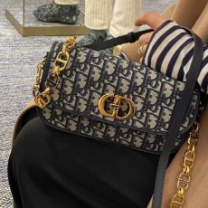 디* 몽테인 30 애비뉴 오블리크 자카드 복스백30 MONTAIGNE AVENUE 백 ㅡ블루 Oblique 자카드