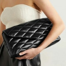 생** 세이드 퍼퍼 엔벨롭 클러치 인 사틴 클러치백ㅡ블랙