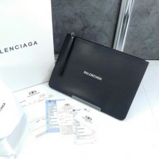 발**** Cash 로고 그레인레더 스트랩 클러치 라지 블랙 655604 1IZIM 1090 6678940