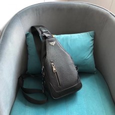 PRADA 프라다 레더 힙색