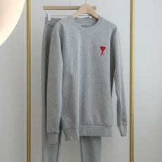 AMI 아미 레드 하트 로고 라운드 맨투맨 & 트레이닝 팬츠 세트