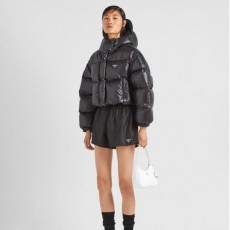 PRADA 프라다 리나일론 구스 숏 패징